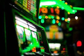 Meja live casino km777xyz dengan dealer langsung tersedia 24 jam untuk pengguna Indonesia